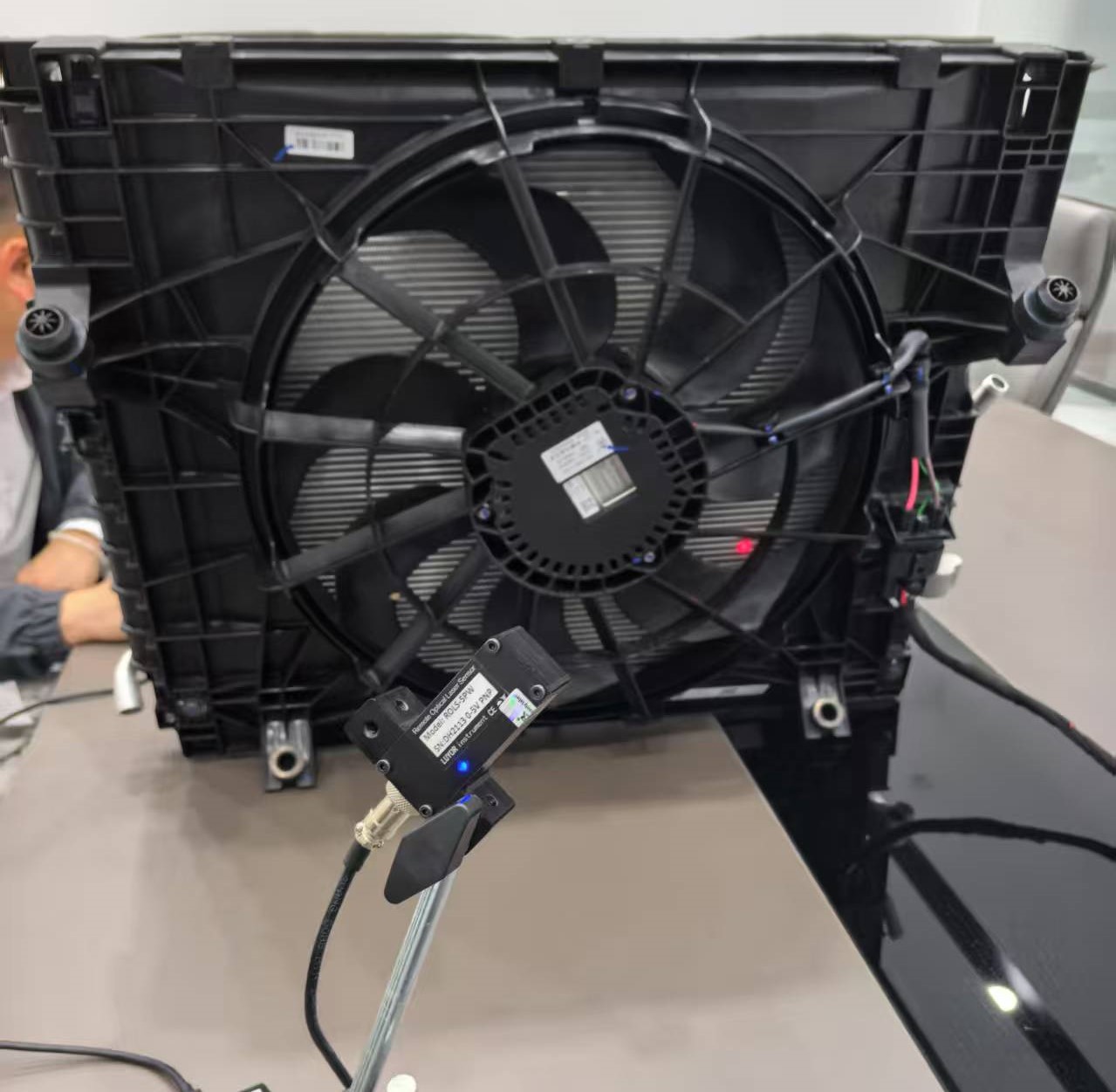 激光转速传感器测量汽车发动机冷却风扇转速