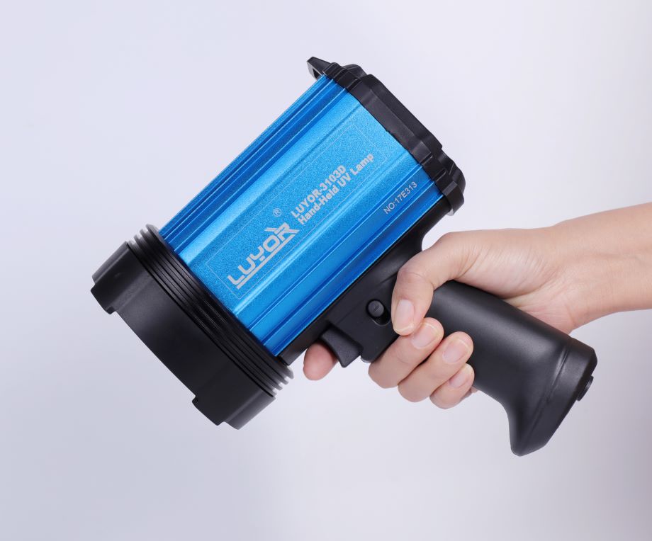 ASTM E3022 紫外探伤灯选型指南